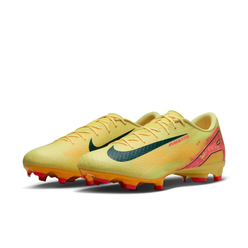 Fashion low cut cleats